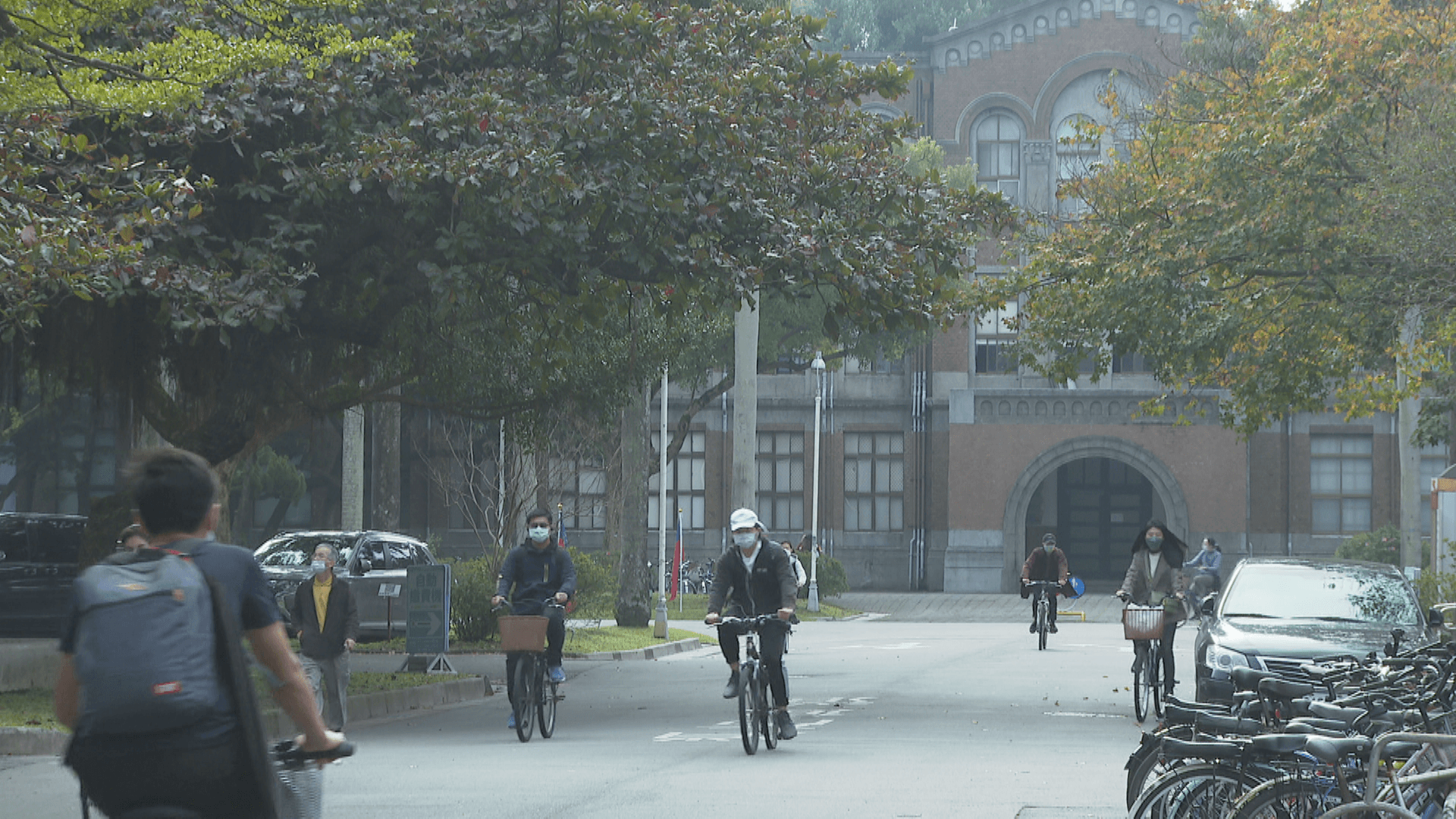 台大校園驚現便衣盤查、逮人嚇壞師生　移民署致歉未事先通報