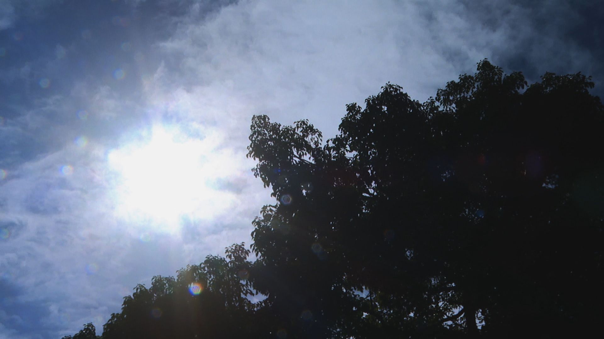 午前多雲到晴、高溫炎熱飆到36度 午後留意局部大雨