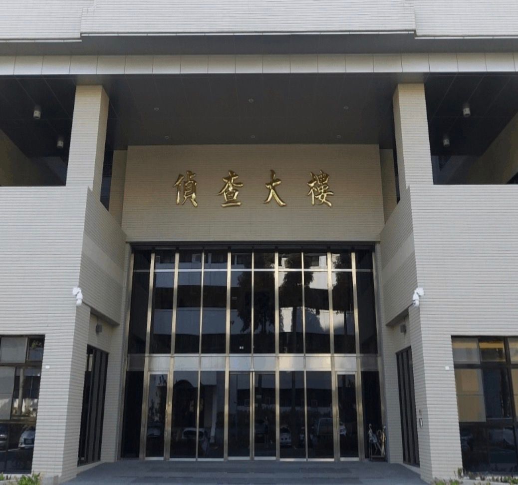 不滿畫具遭損！陸軍中士持槍瞄準長官質問　排長安撫「買給你」勸退