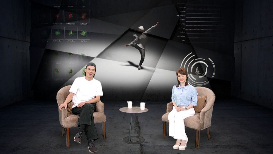 《藝術正發聲》在視覺呈現出如黑盒劇場一般的虛擬空間，以大螢幕、沉浸式展場的形式，呈現藝術家的作品。