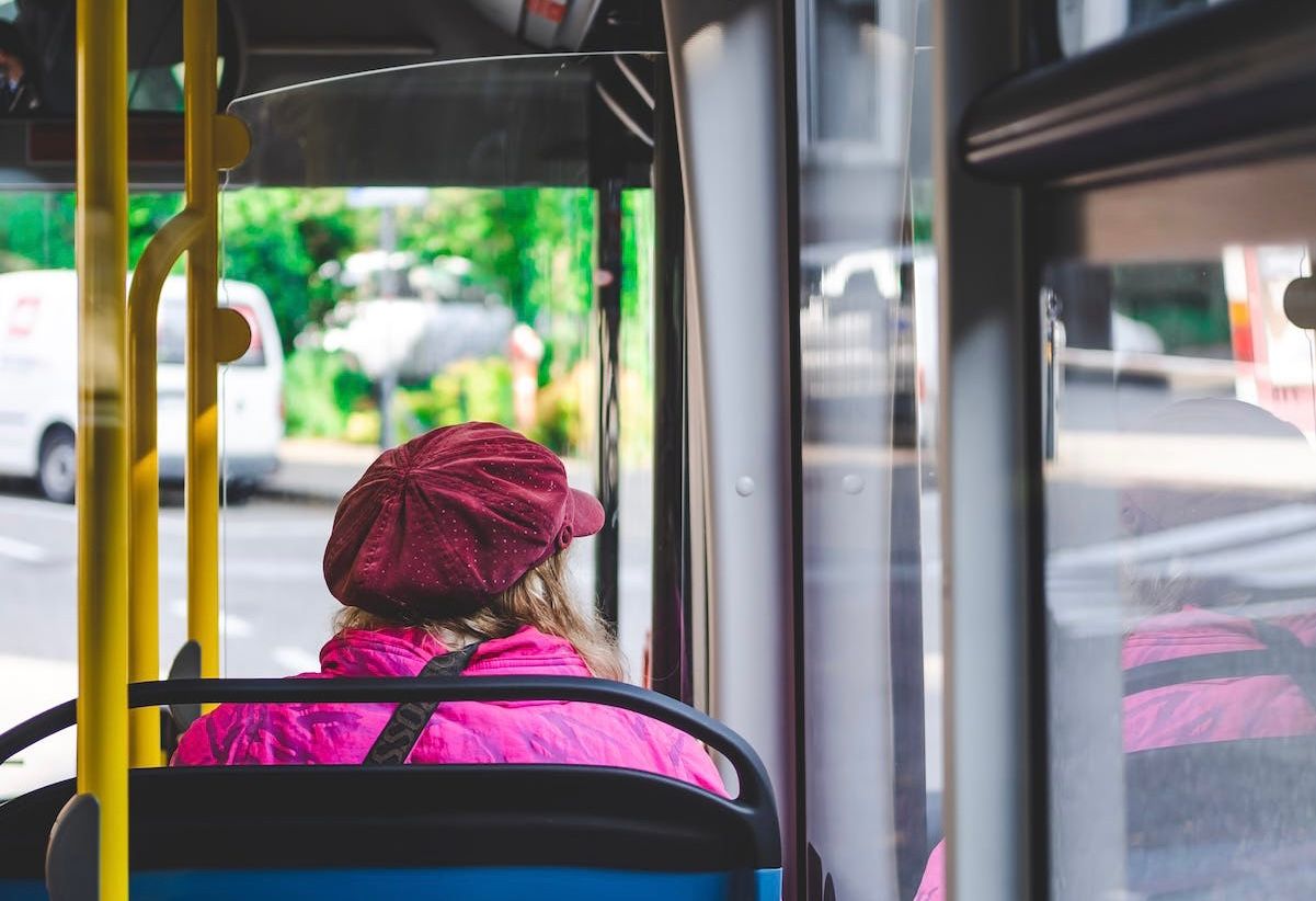 中配逼讓座嗆「有上海護照」斥台灣爛地方　移民署約談秒改口