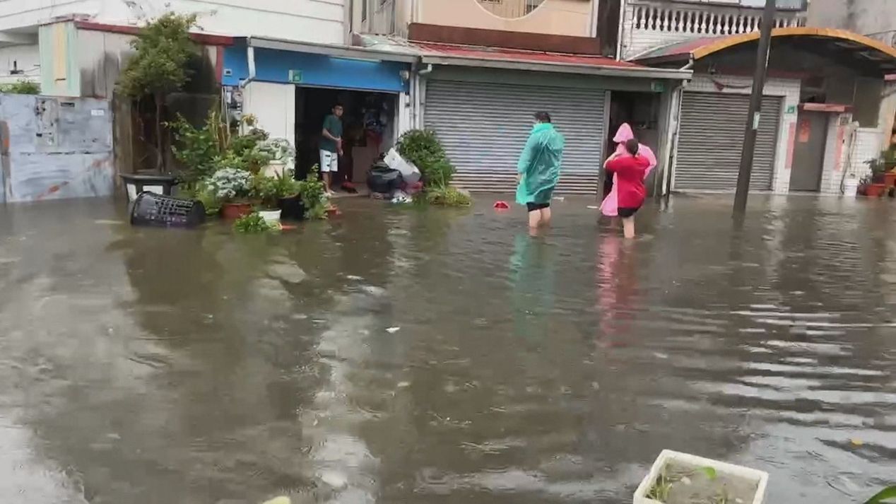 颱風雨彈狂炸 台南安南區淹成一片汪洋