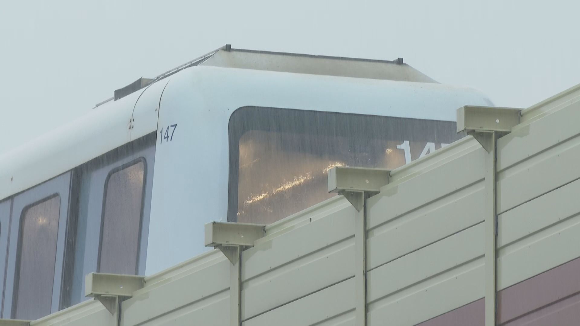 北捷文湖線異常「大直-松機」單線運行　人潮塞月台