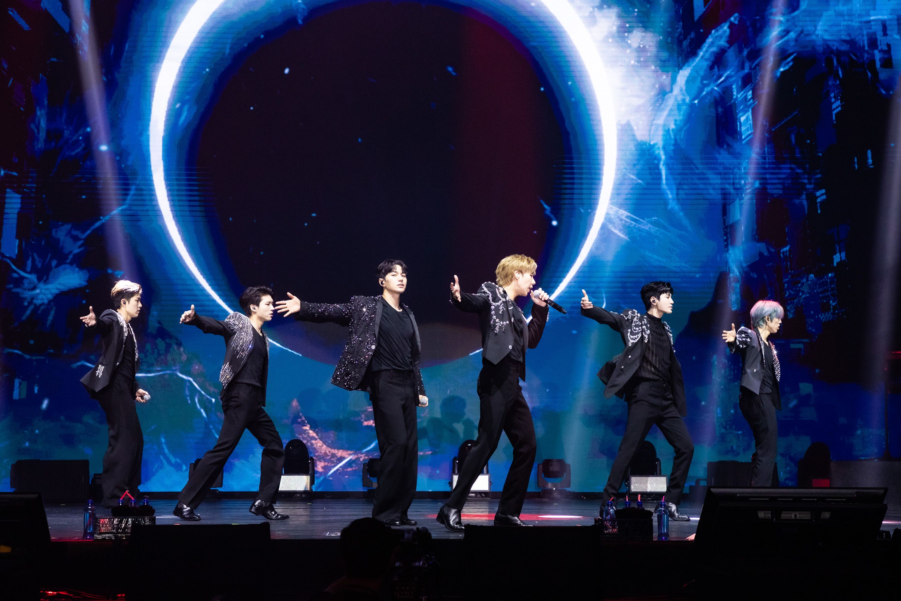 INFINITE禁粉絲爬牆「否則會死」 成種在台慶生差點哭了