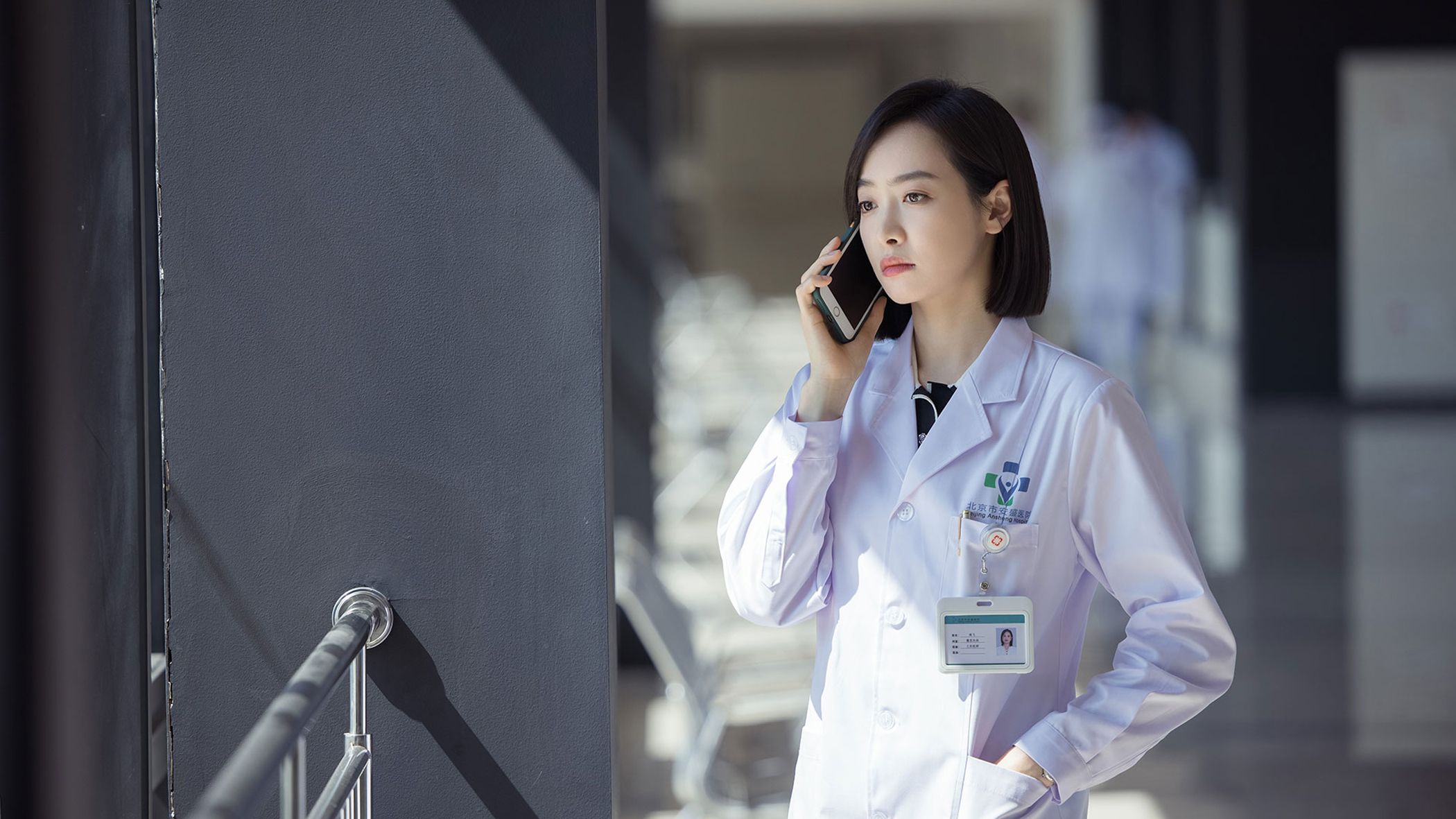 宋茜在《溫暖的甜蜜的》劇中被家人逼婚，透露自己對另一半的要求是順眼就好。（LiTV、宋茜工作室提供）