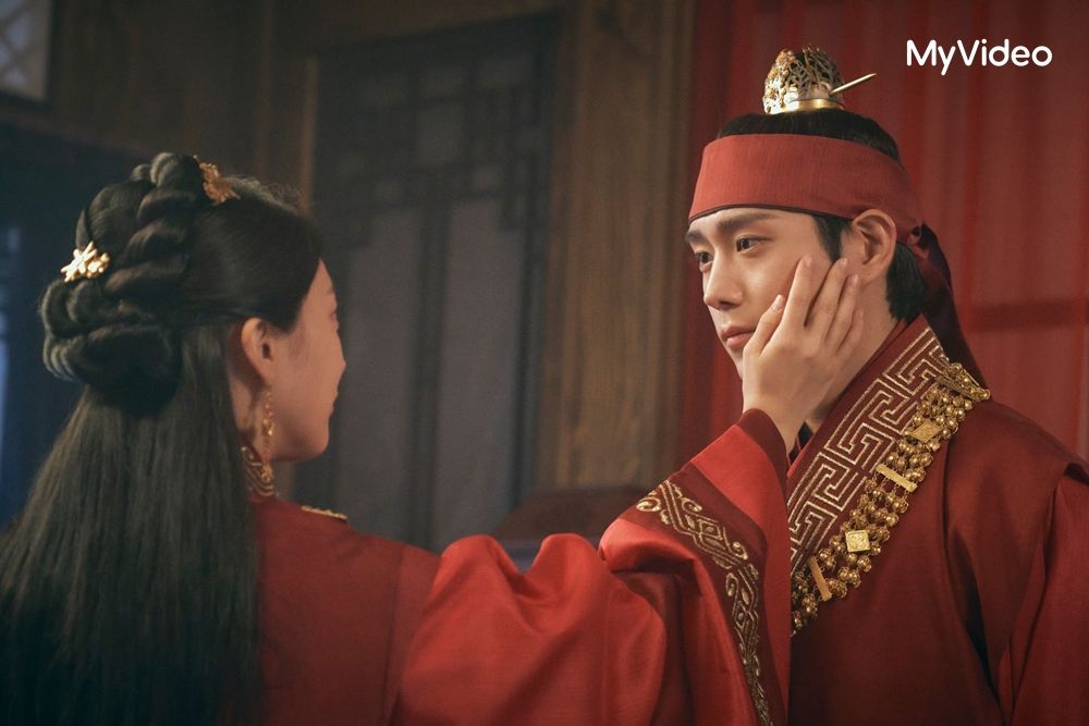 金永大在《白晝之月》再披古裝，與表藝珍情纏兩世。（MyVideo提供）