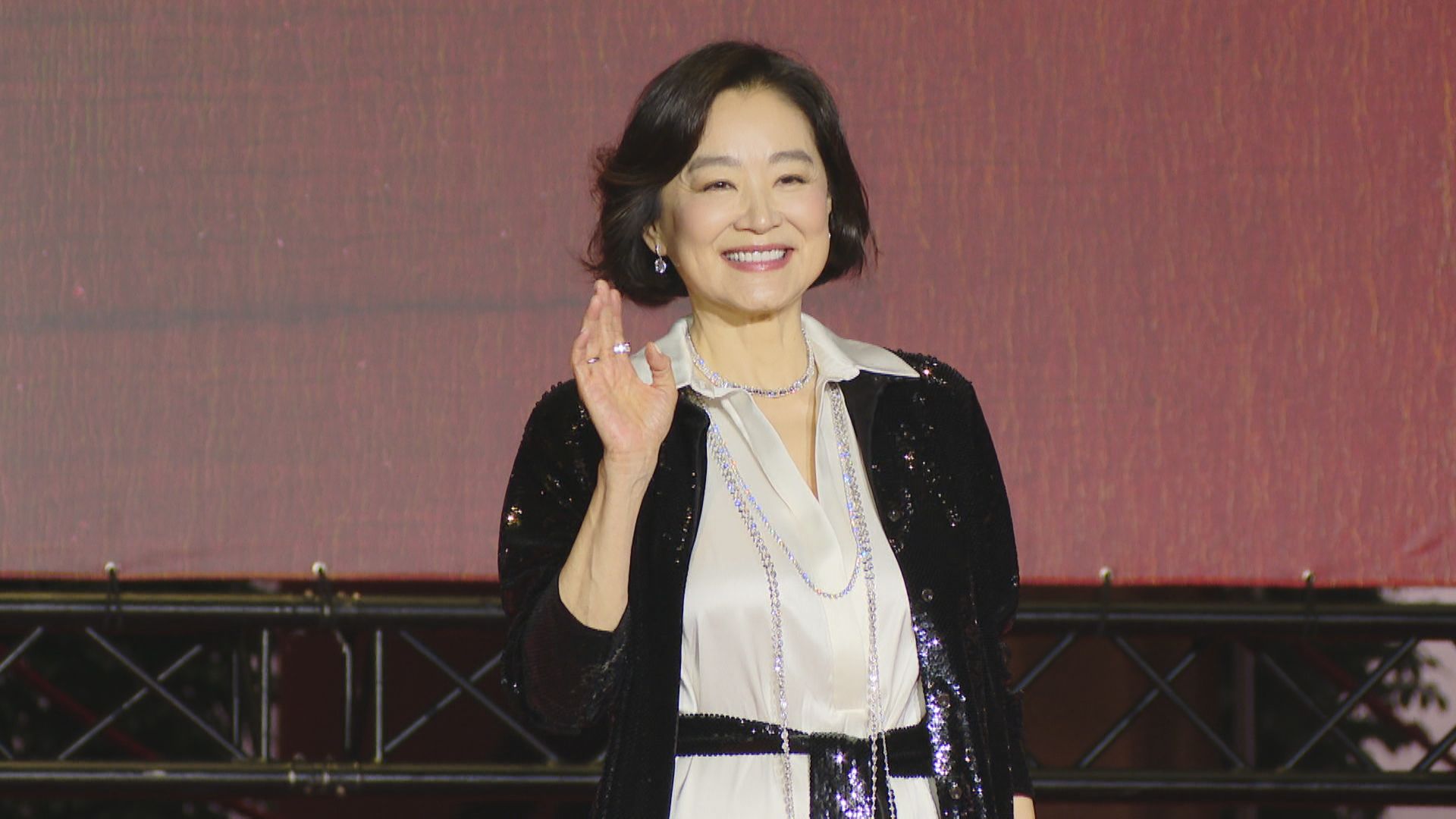 紅毯第一美！　林青霞黑白亮片禮服「霸氣」獲讚