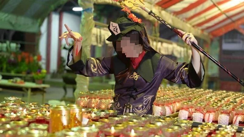 Cosplay《原神》文昌廟喊「全都落榜吧」 廟方氣炸要她下架