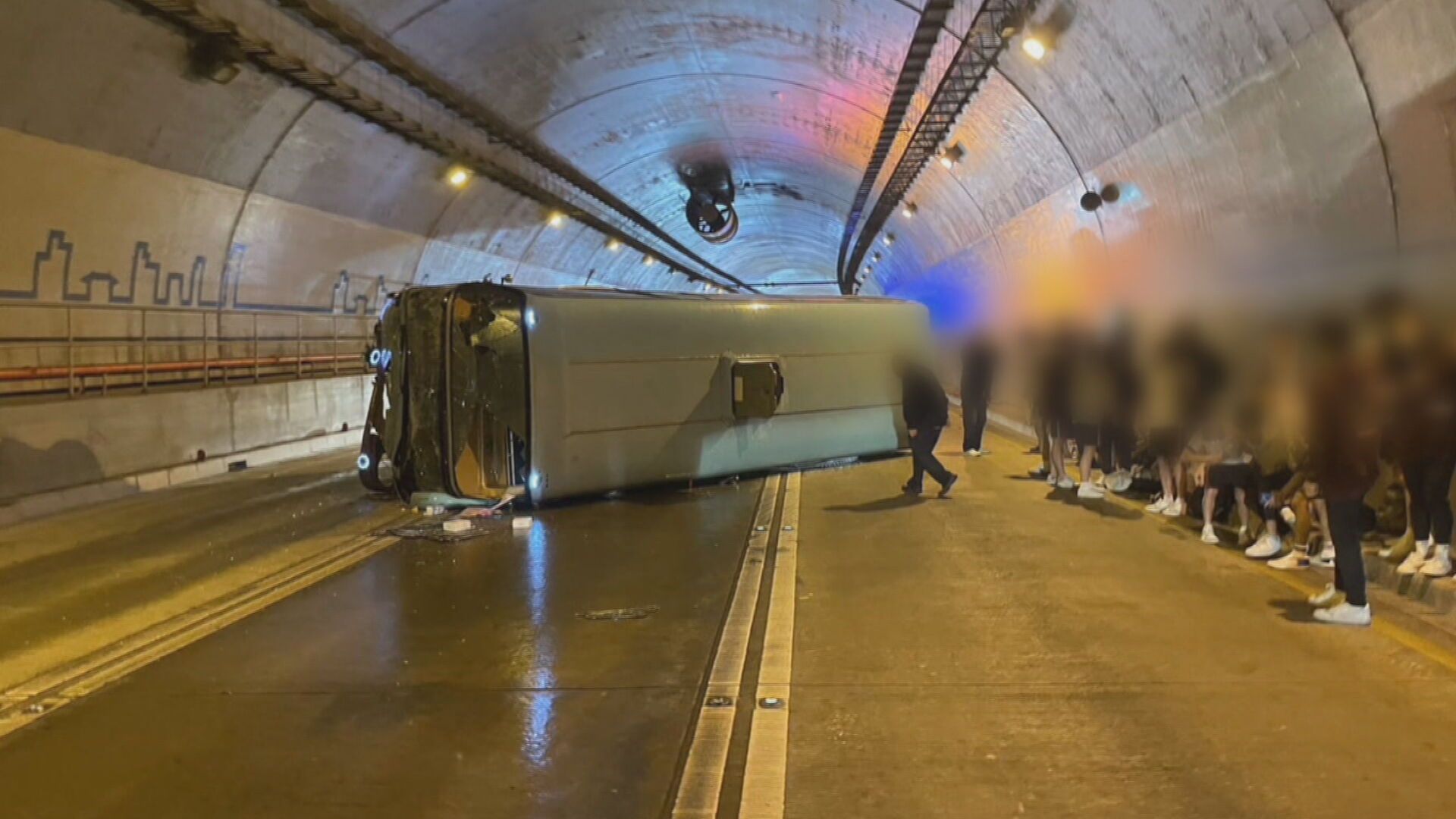 康橋校車隧道翻覆24傷 運安會揭「超速、路面磨光」釀禍