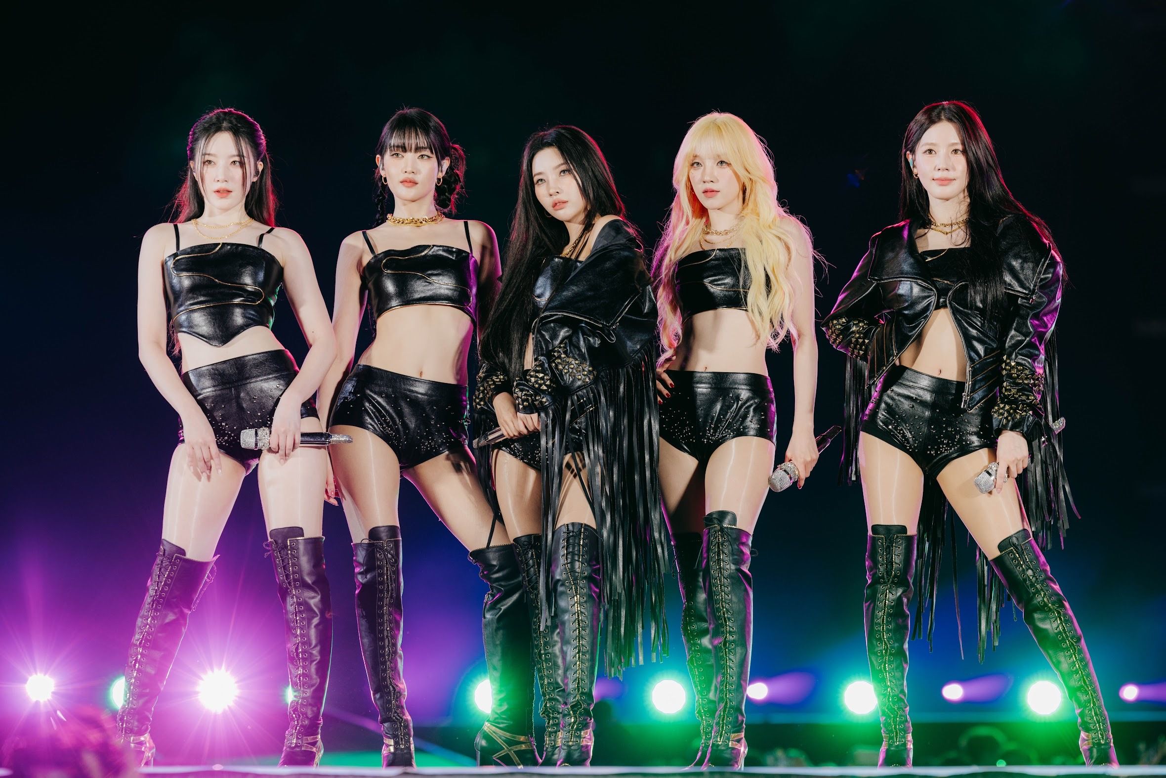 (G)I-DLE霸氣飆唱 〈Super Lady〉　流蘇戰袍秀辣腿太性感