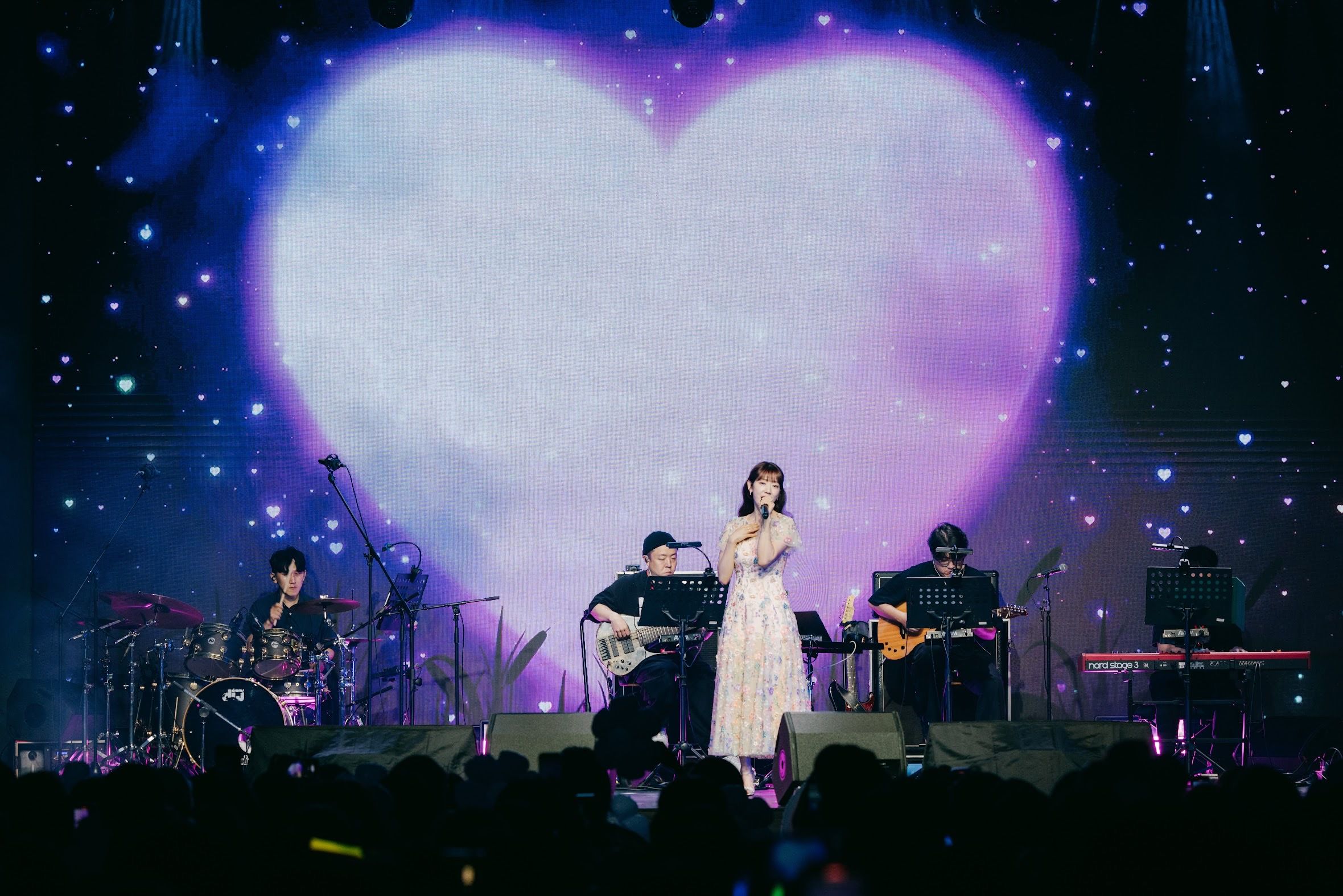 朴信惠與粉絲分享她出道以來演歌雙棲的代表作。（D-SHOW提供）