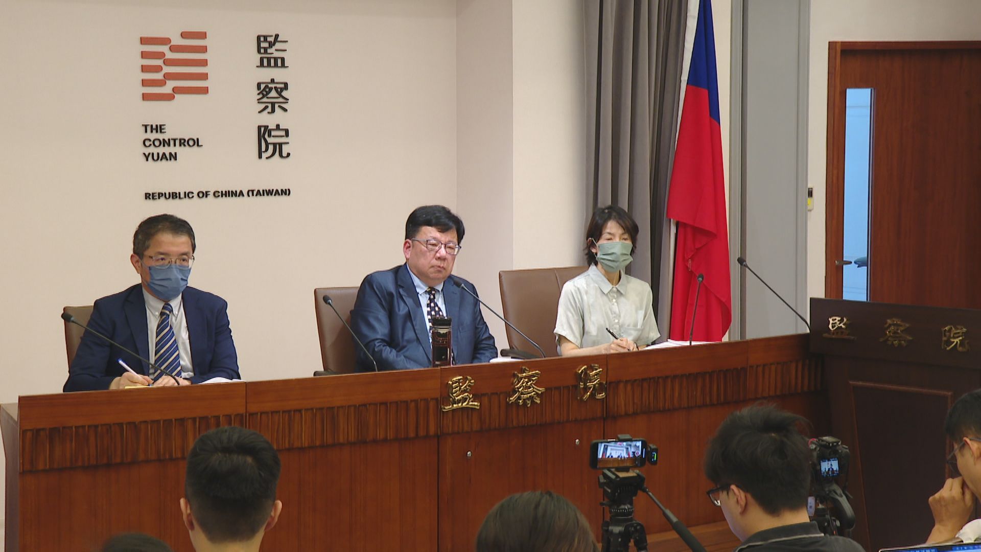 遭爆用公務車接送愛犬惹議　李俊俋請辭監察院秘書長獲准