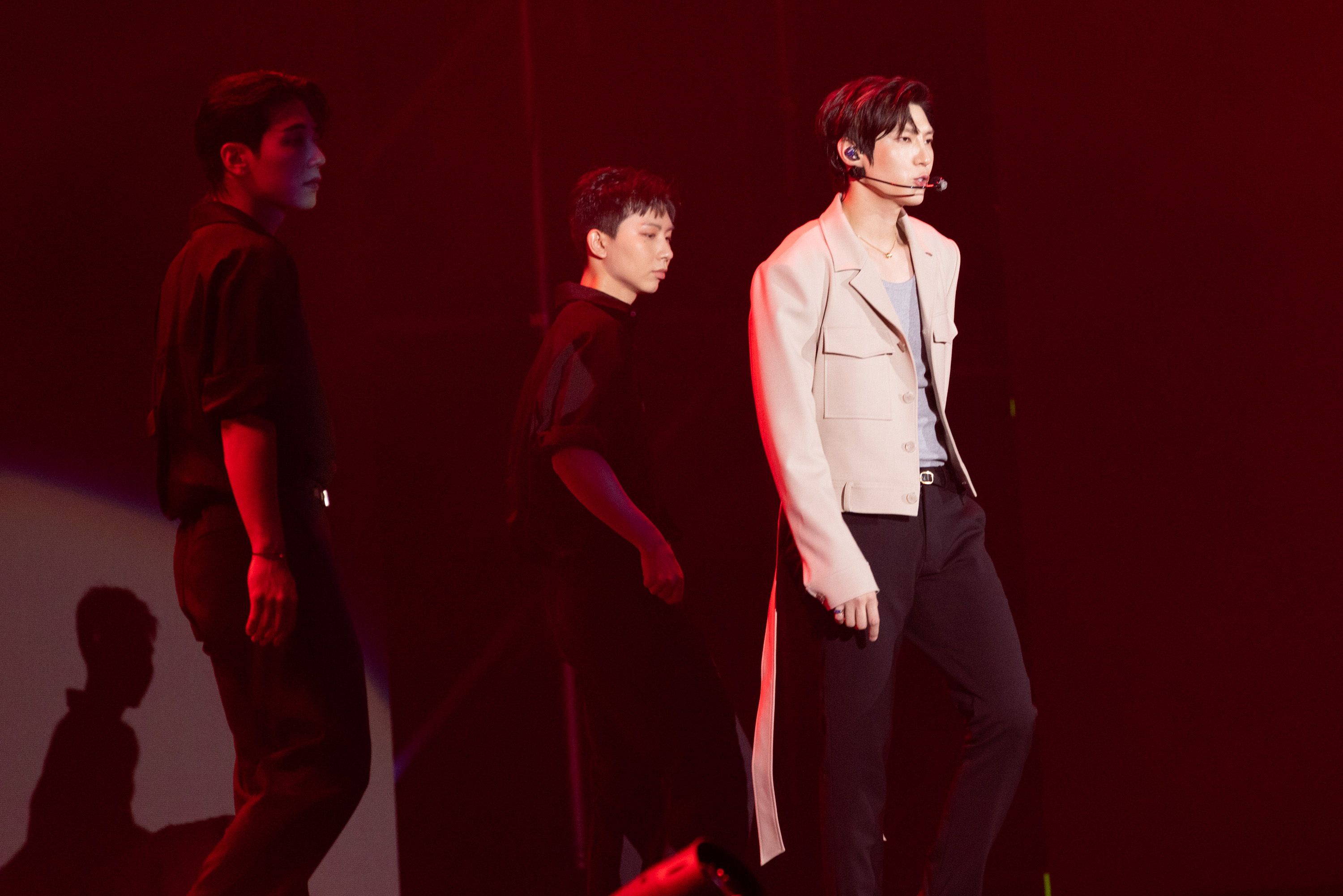 Leo今帥氣登場，與台灣歌迷熱情互動。( COME ON JKSSP提供)