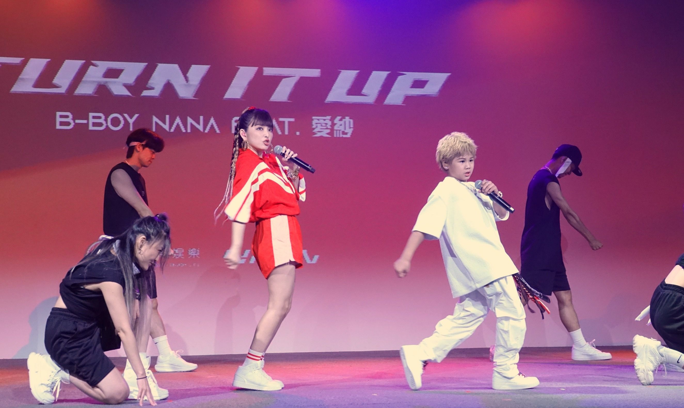 NANA挑戰當唱跳歌手。（陳德興攝）