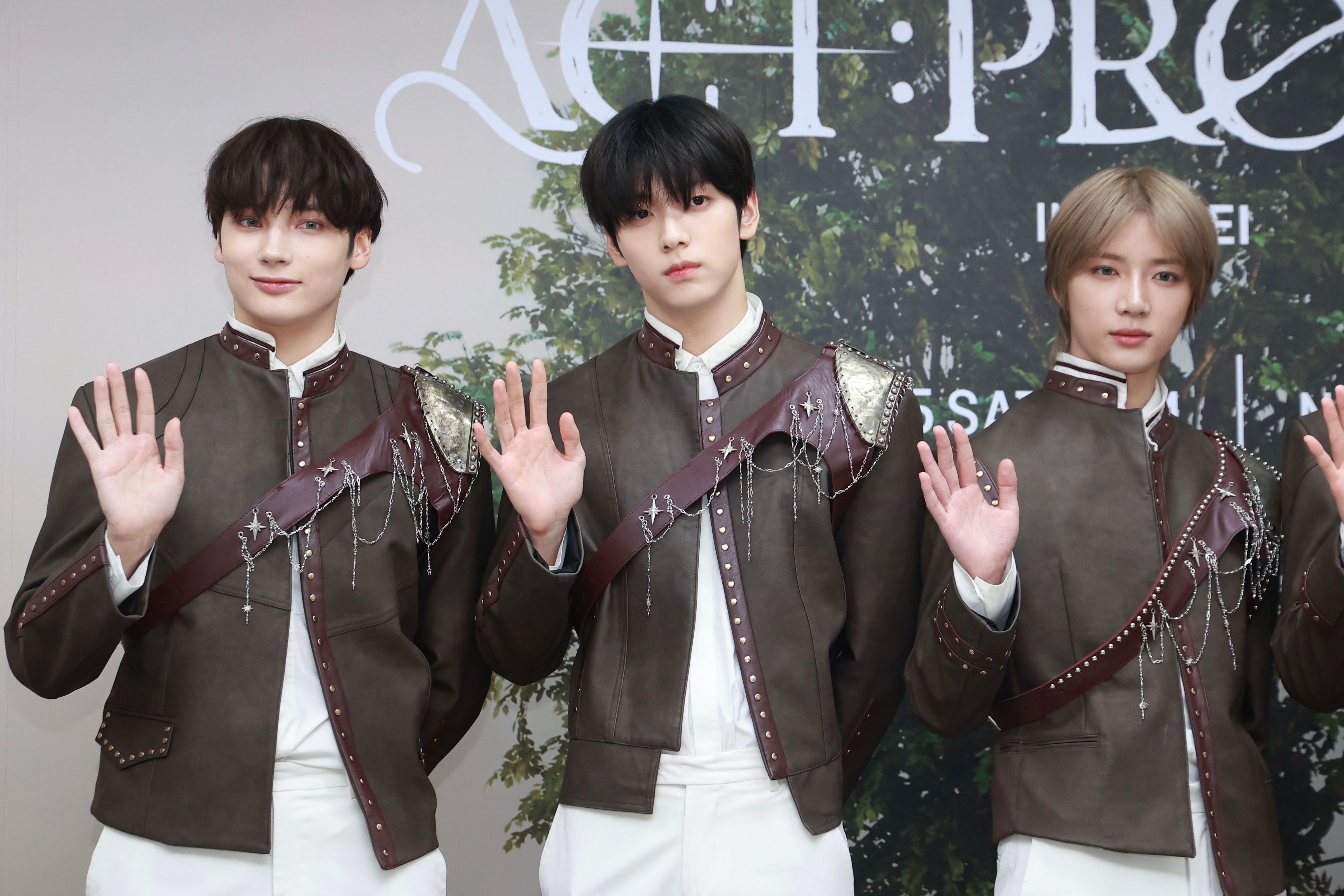 休寧凱（左起）大讚秀彬是很棒的隊長。（陳德興攝）