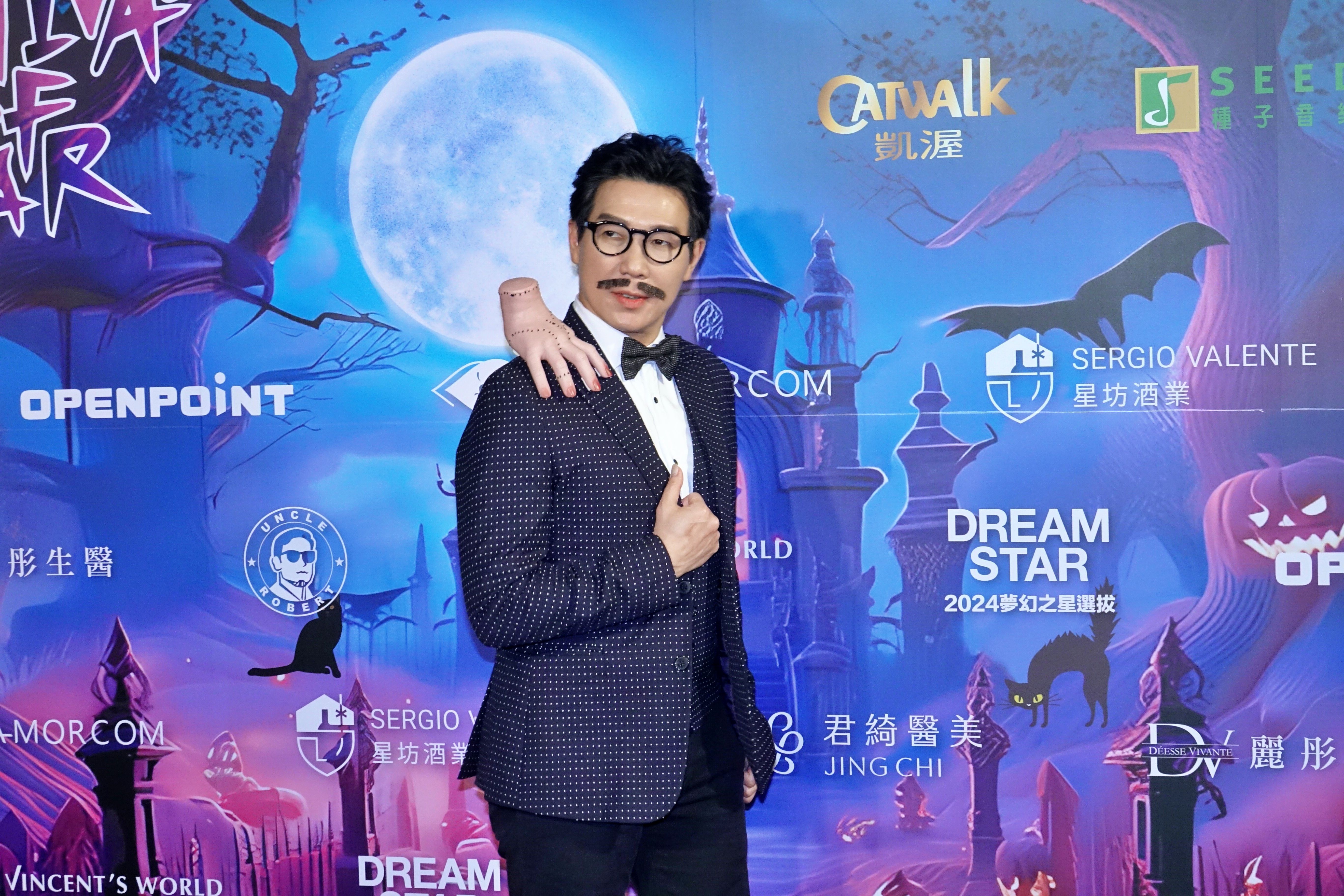 品冠精心打扮成高魔子。（陳德興攝）