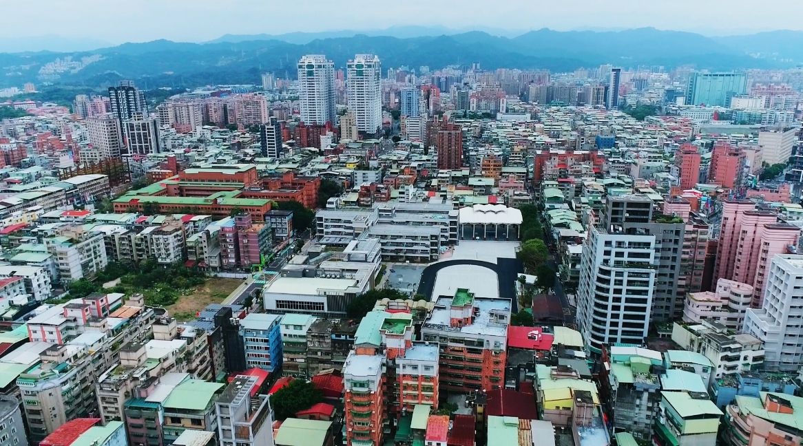 《大震幕後-隱沒的人禍》以複合災害角度點出，人禍才可能是加劇災損和自我反噬。