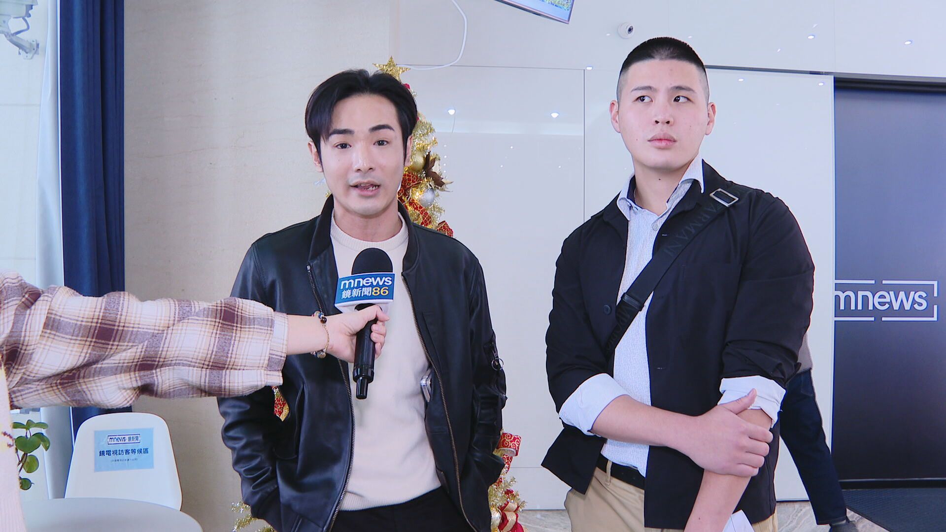 八炯（左）與閩南狼挨告妨害自由，獲不起訴處分。（資料畫面)