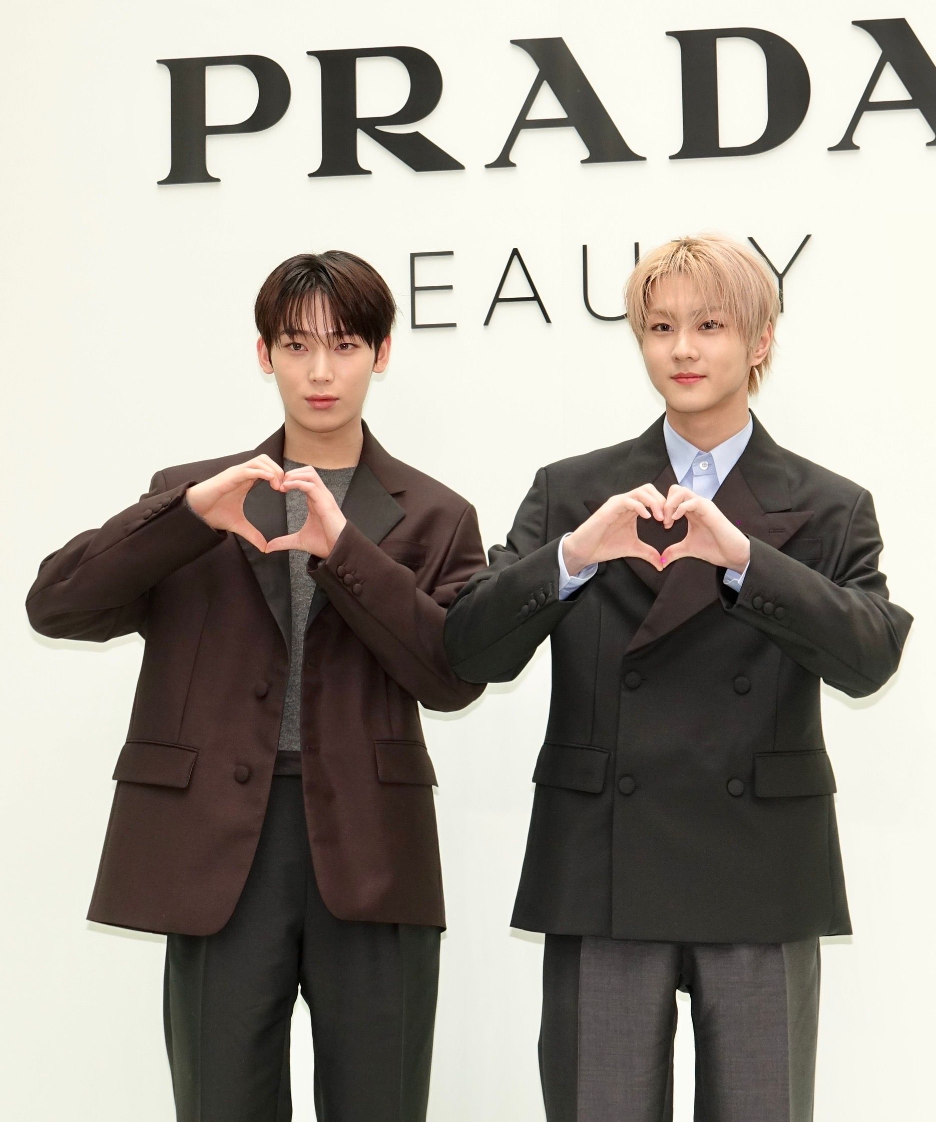 ENHYPEN 梁禎元（右）、金善禹對粉絲說「我愛你」。（陳德興攝）