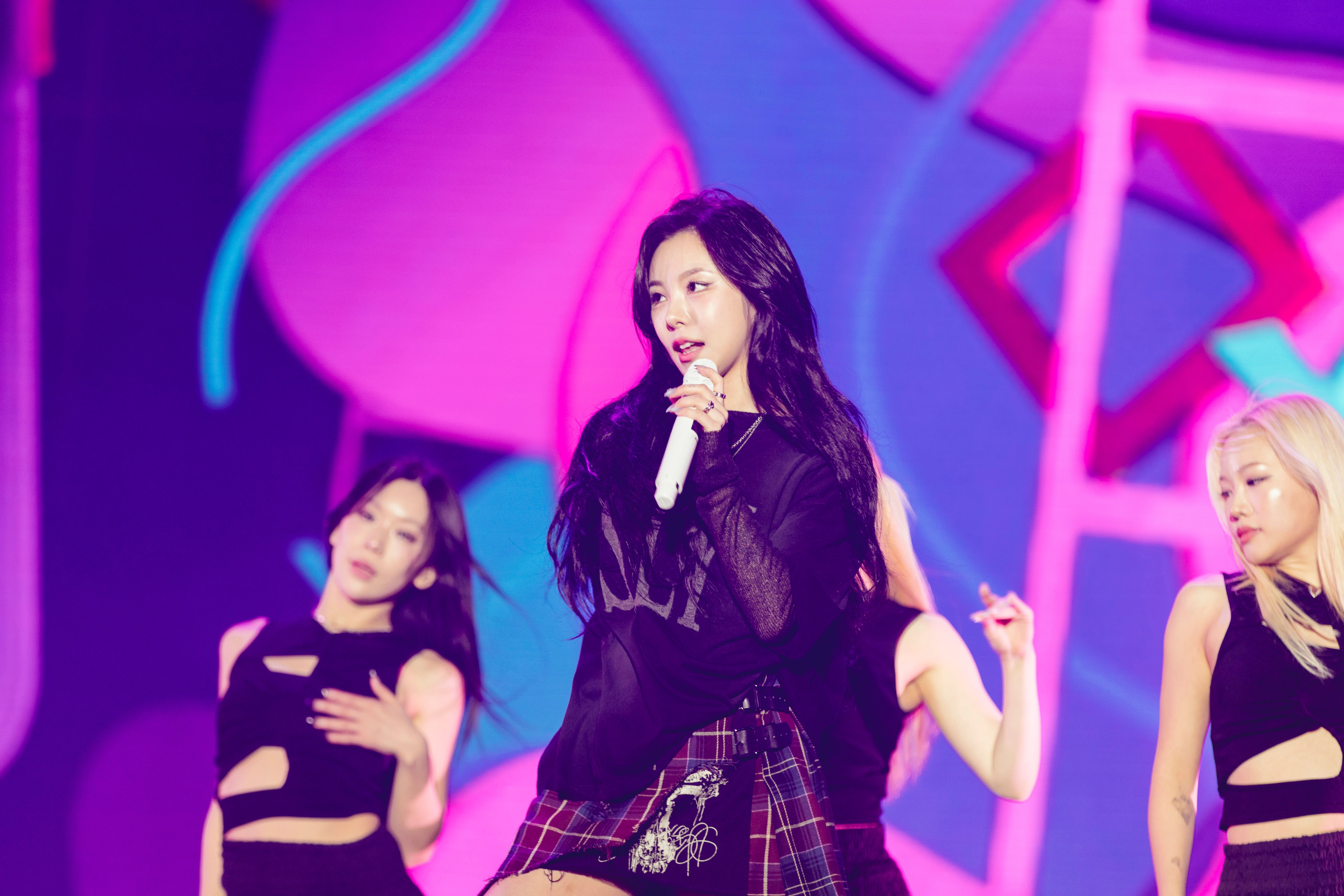 輝人台中跨年突被「她」推擠　粉絲起底是藍營議員林霈涵