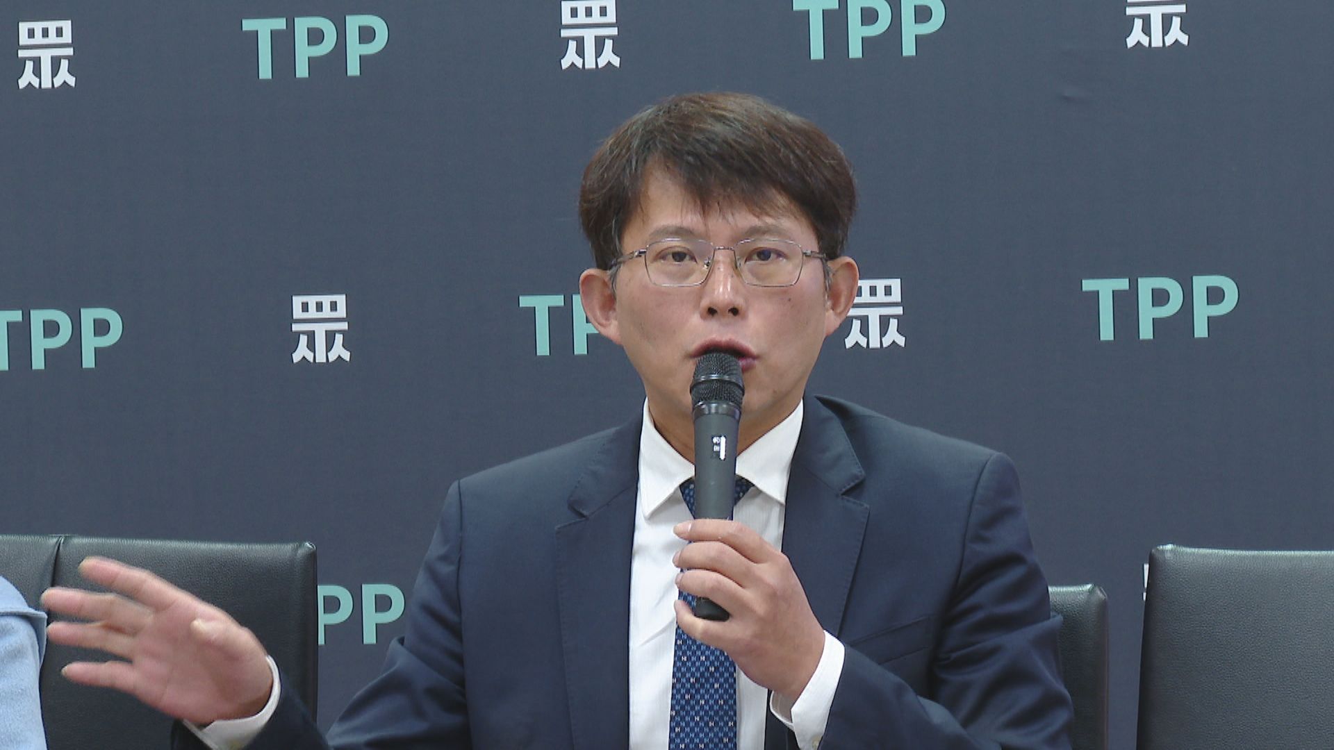 民眾黨年終原僅1個月　黃國昌自籌260萬補成1.5個月