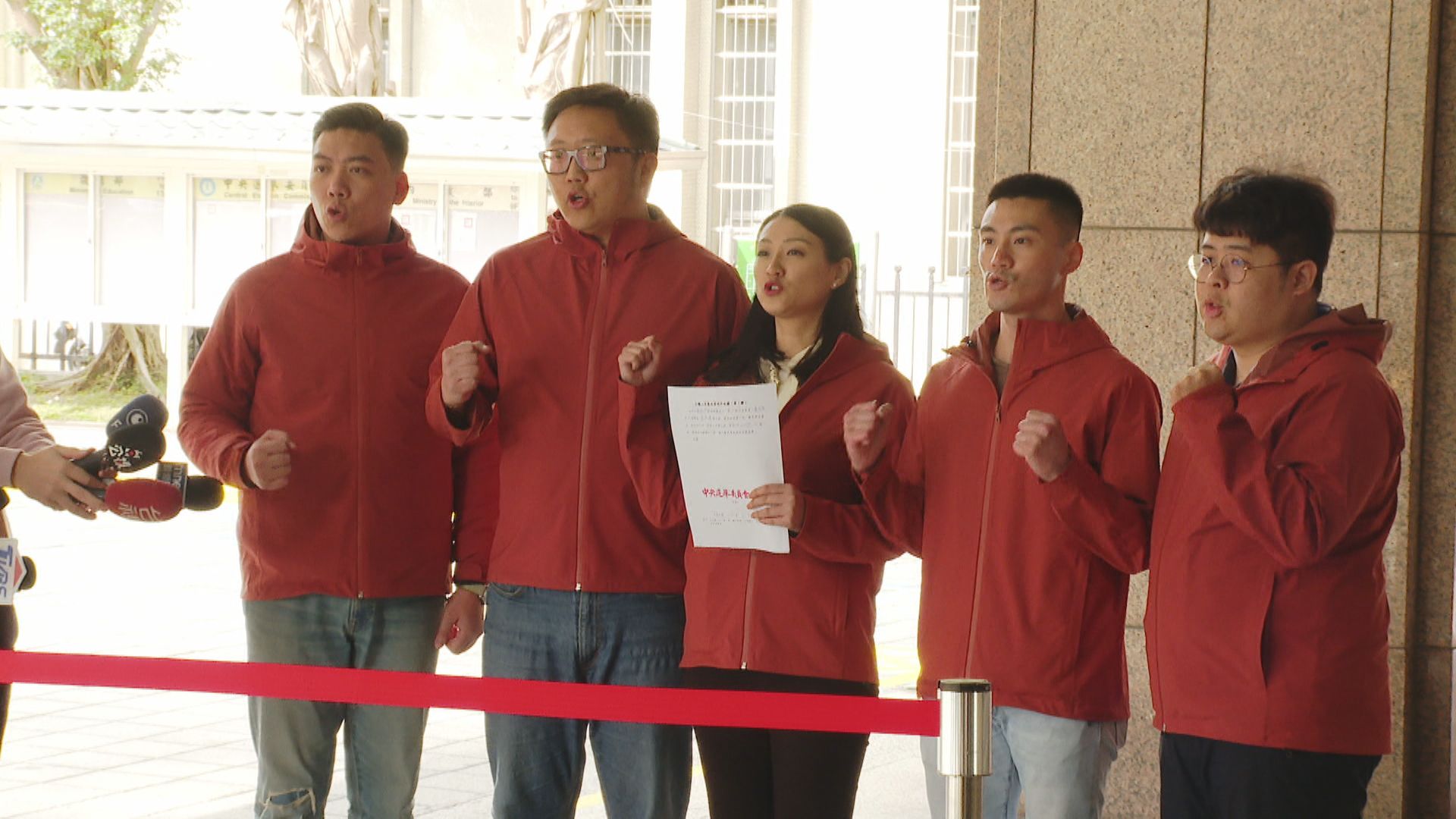 傳藍青年軍罷免吳沛憶「資格不符」全被退件　鍾小平批：成不了事