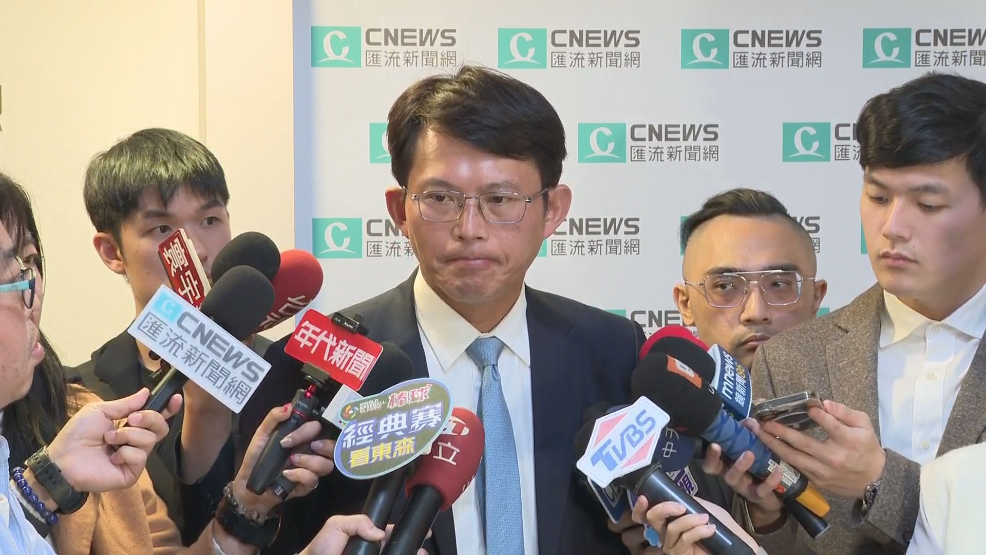 民眾黨點名藍綠「王大陸們」沒當兵　四叉貓：怎麼不敢提黃國昌？