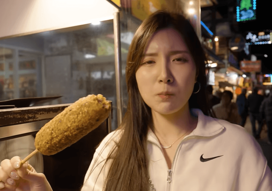 南珉貞逛墾丁大街買烤玉米　一聽價格驚訝：誰說要180元？