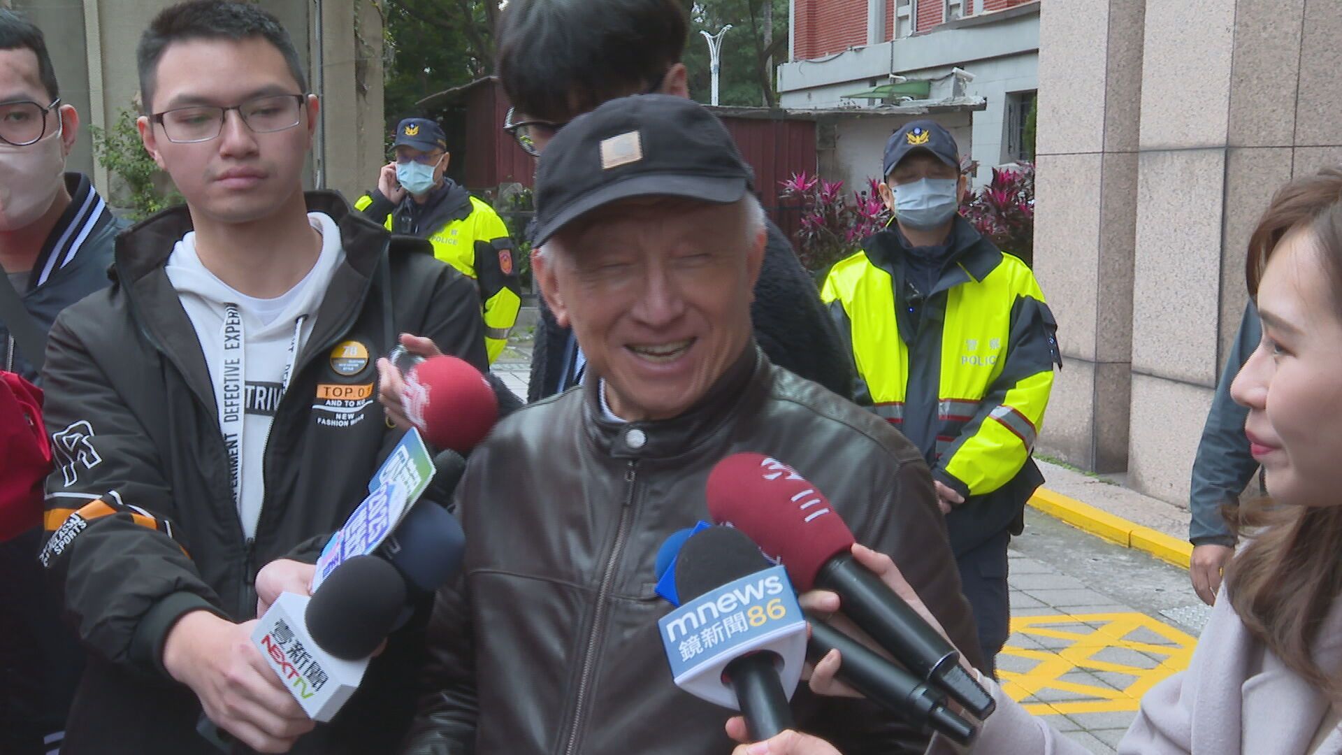 曹興誠被爆中國小三親密照喊告　謝寒冰反擊「來告啊」