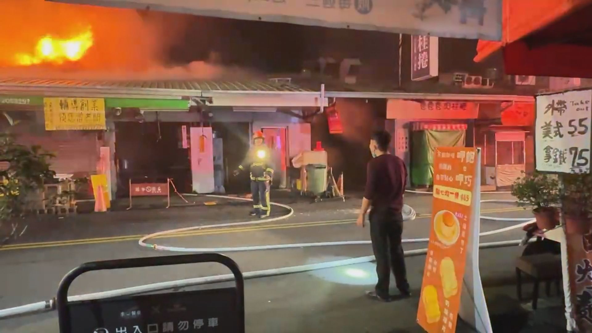 台中第五市場深夜大火竄黑煙　波及多家知名老店