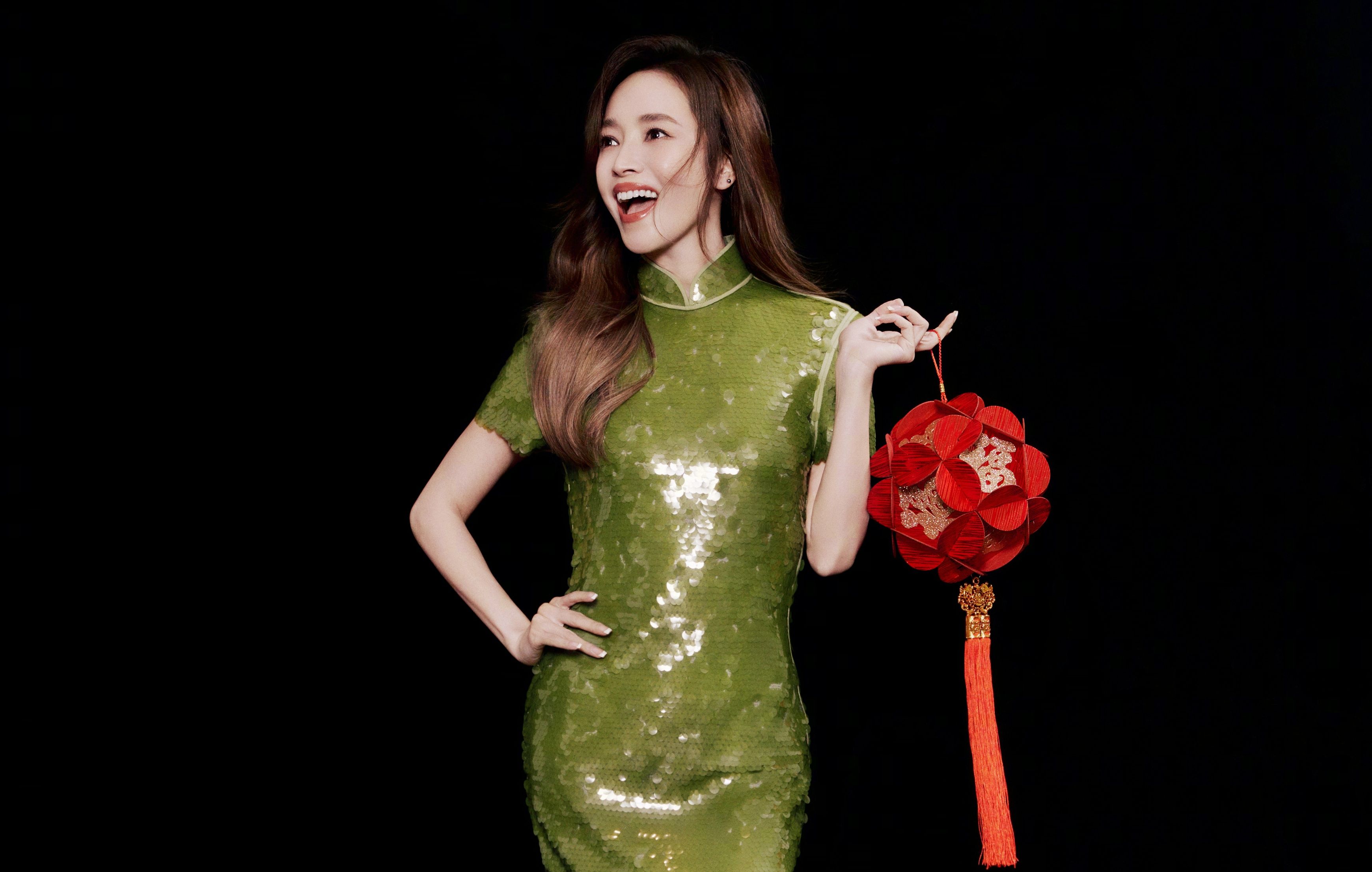 侯佩岑轉發央視「台灣唯一稱謂就是中國台灣省」　搶頭香效忠祖國