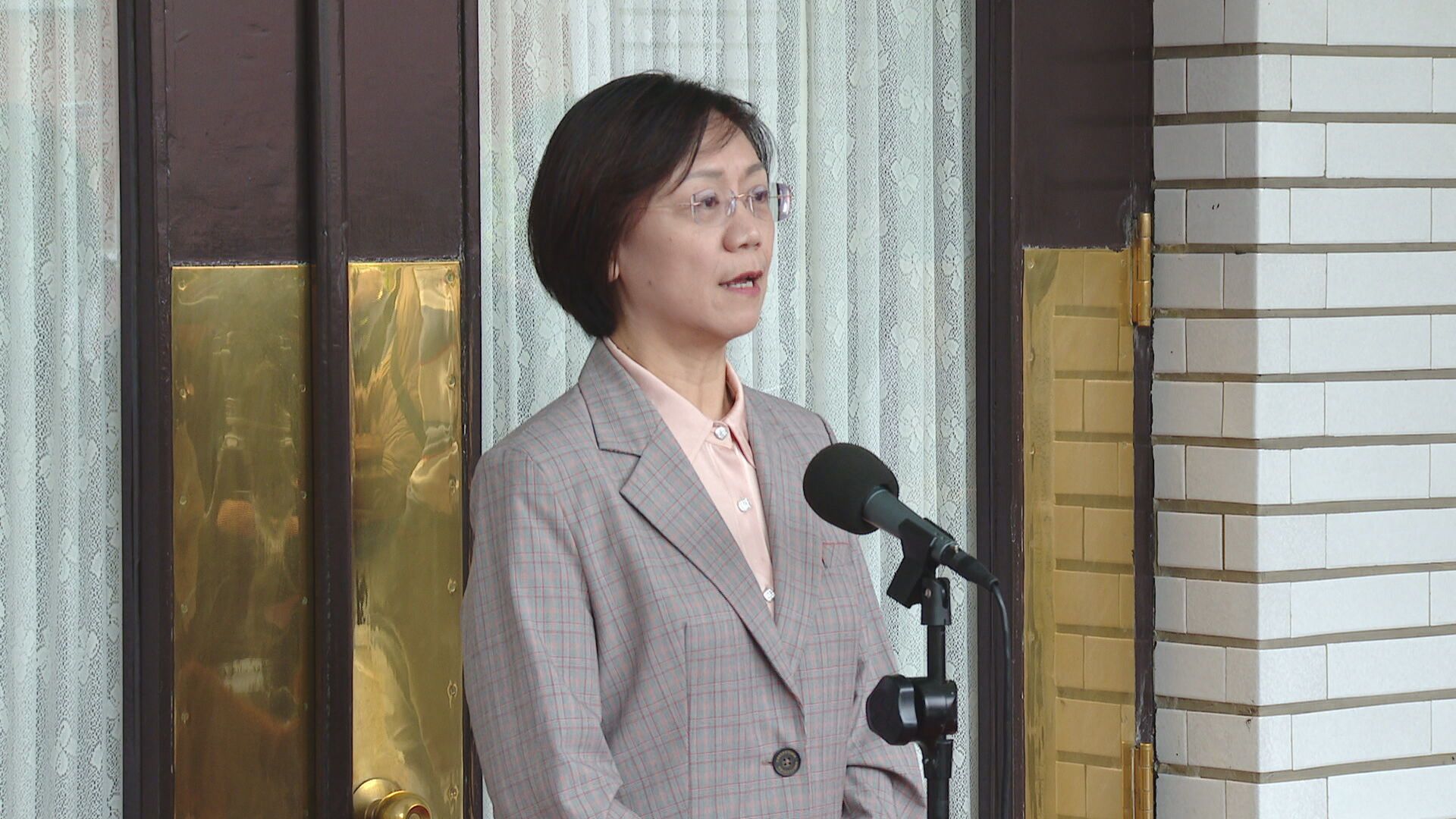 翁曉玲受訪喊「不應提升國防預算」　矢板明夫：恐讓國際誤解