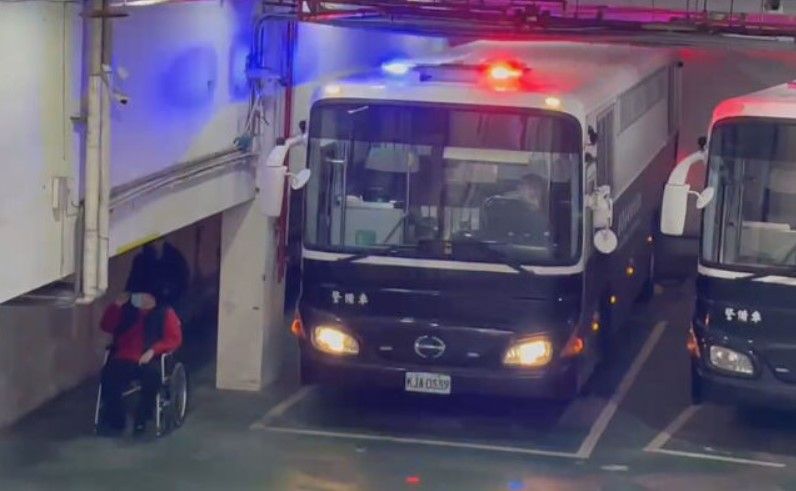 沈慶京出庭否認犯罪　稱「排便出現方糖血塊」4異狀求交保