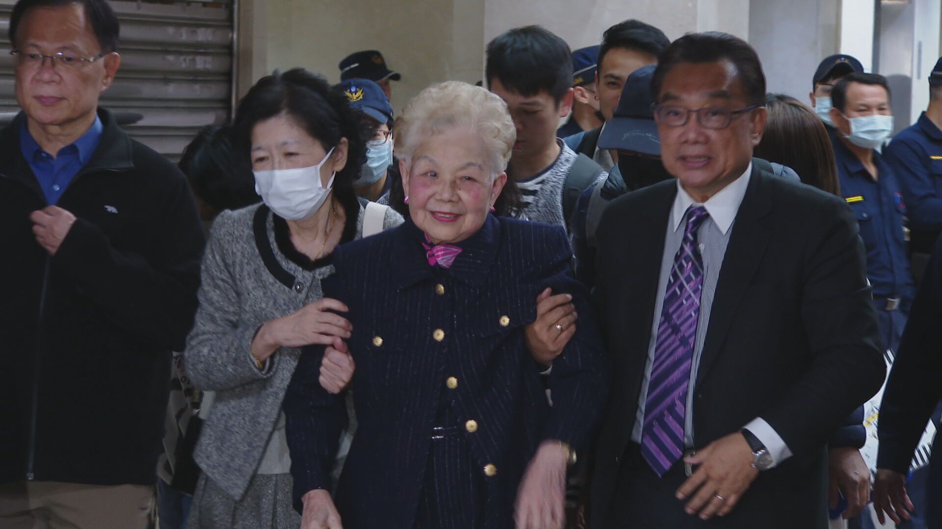 柯文哲羈押出現血尿「痛到醒來」　律師盼法院給予交保