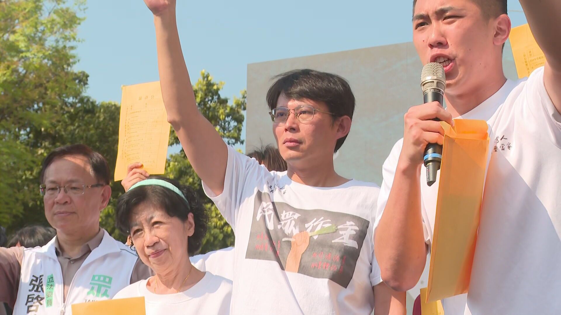 史書華衝「民眾黨宣講」要求簽罷免　黃國昌：就是鬧場，素質低落