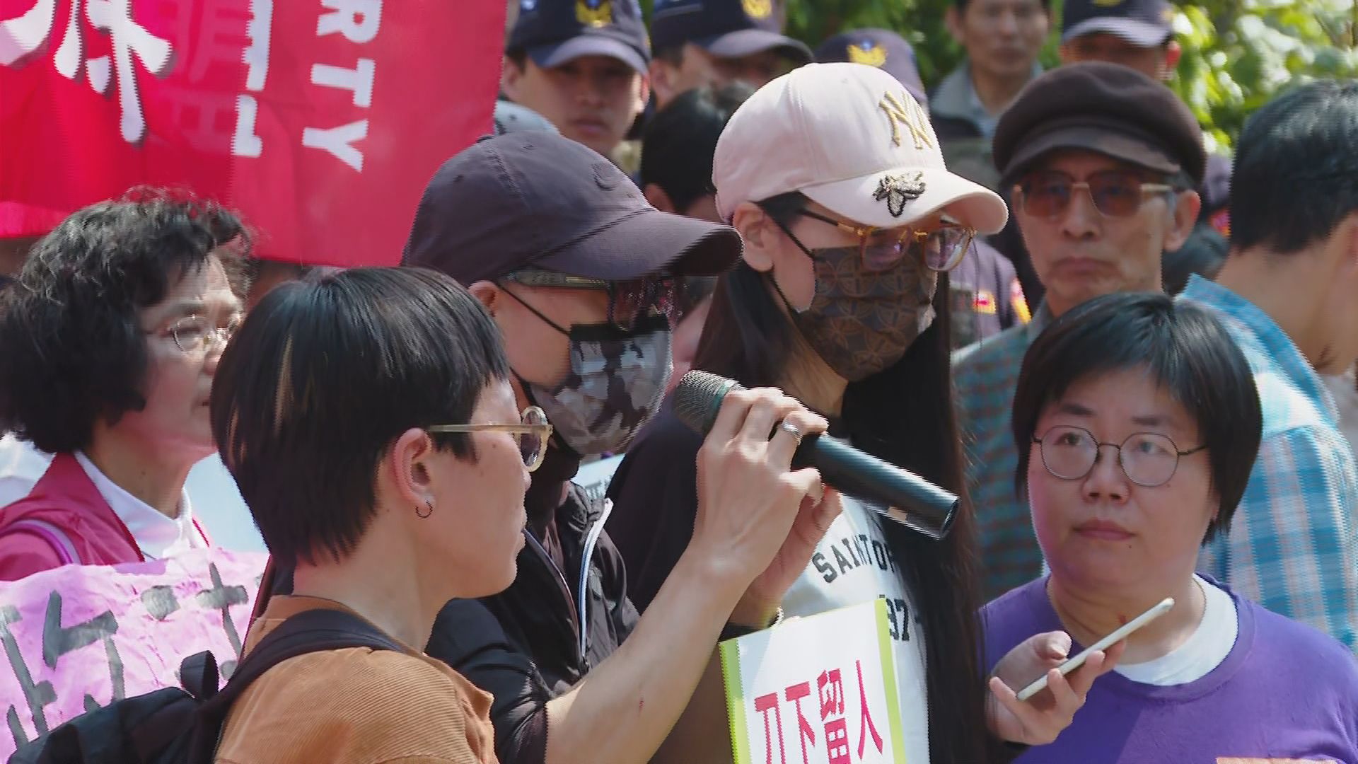 限期離境最後一天　亞亞夫妻衝內政部要求「刀下留人」撤處分