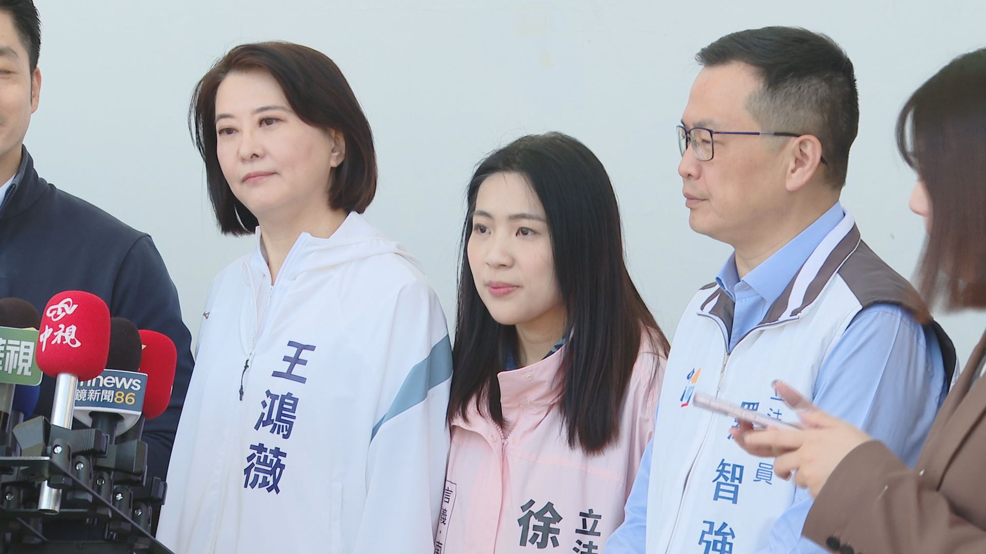 王鴻薇、徐巧芯滿意度跌破4成　逾10%過往支持者改挺罷免