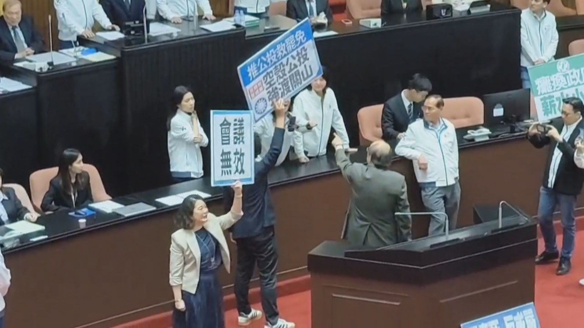 藍白夜襲強闖「反戒嚴、反廢死」公投　柯建銘批會議無效將釋憲