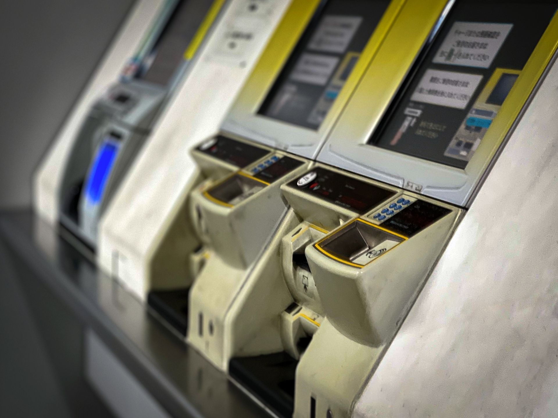 泡麵湯「倒入投幣口」損壞機器　日男落網：不記得細節