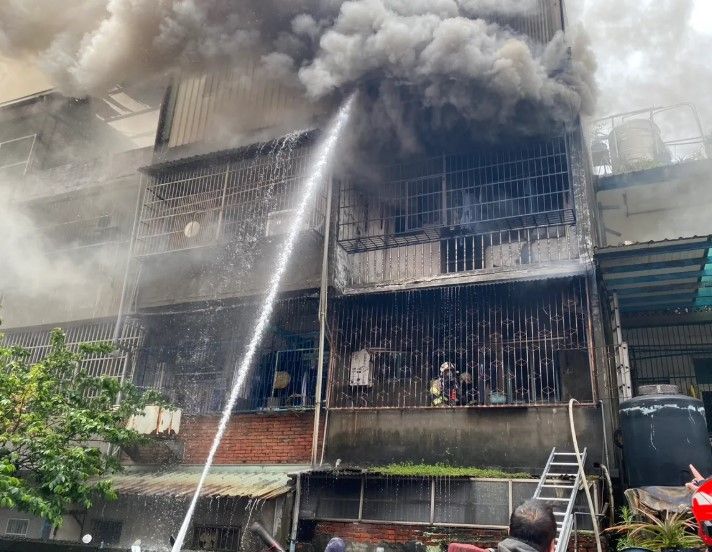 鶯歌男討錢不成疑「縱火燒死妻女」　今翻供稱回去救火