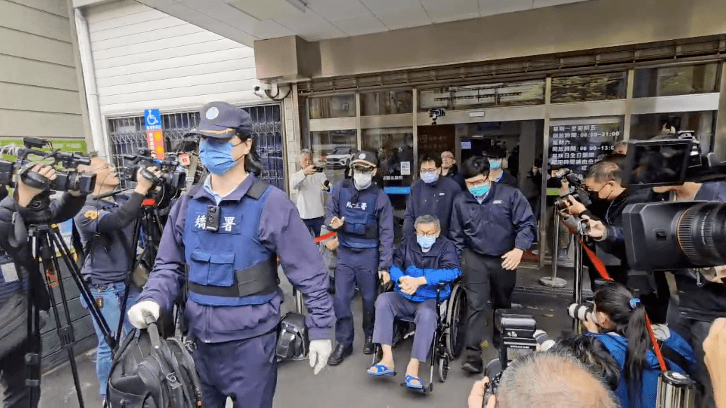 柯文哲手術後首出庭　民眾黨下集結令、小草夜排搶旁聽證