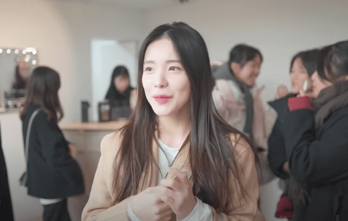 韓國巧遇8名台灣大學生　李多慧霸氣贈禮人人有：畢業禮物