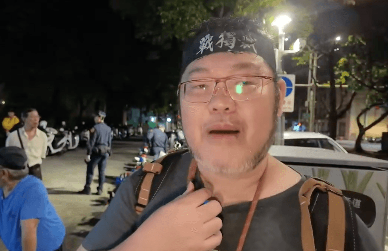 四叉貓被潑水、推擠　2男到案稱不爽他亂講話！北市警裁罰