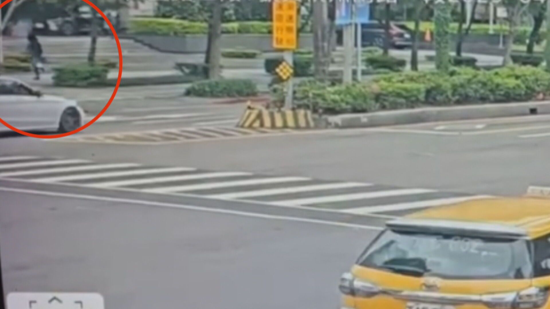 警方已鎖定放鞭炮嫌犯身份。（翻攝畫面）