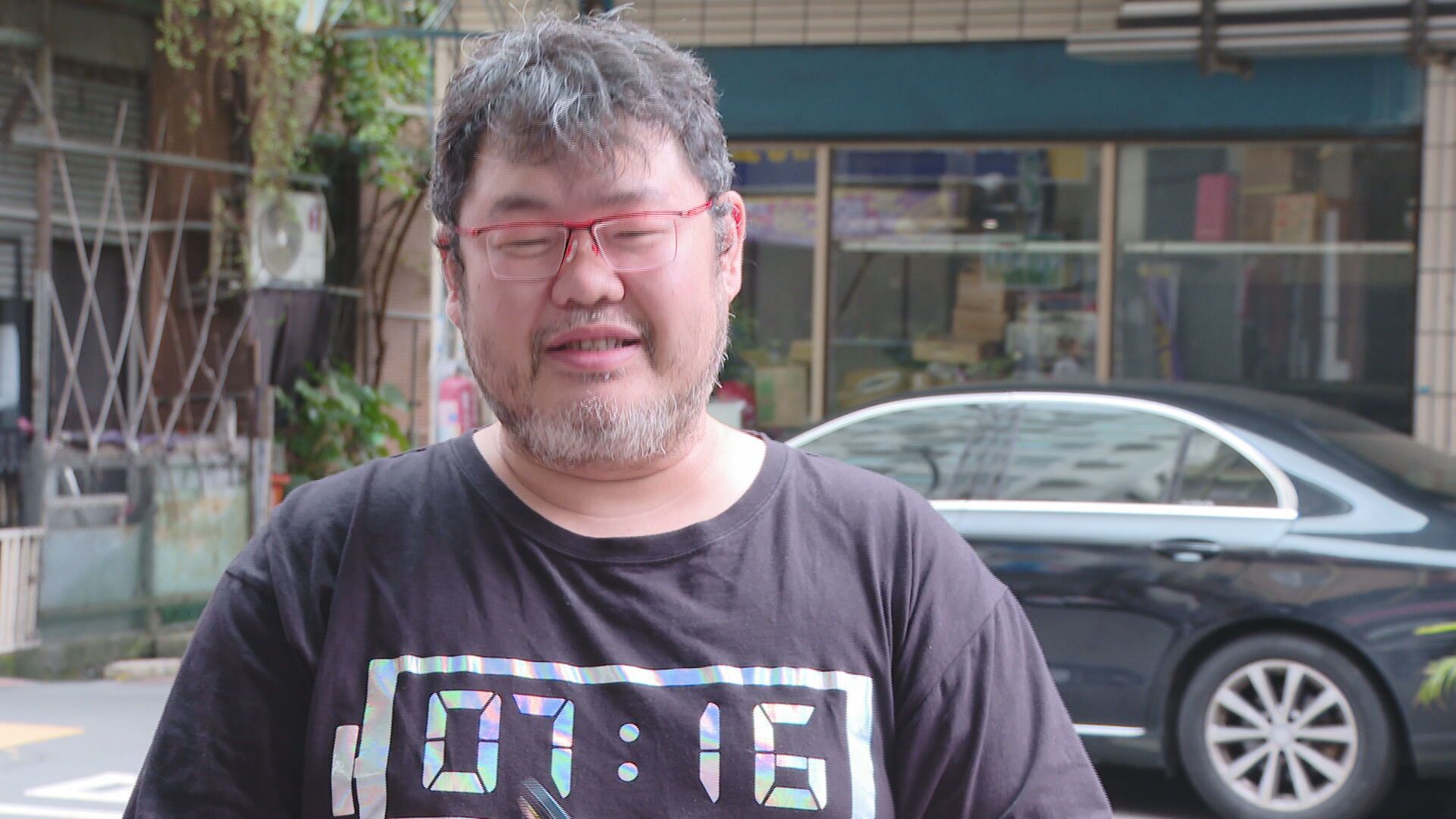 四叉貓社群帳號遭永久停用　坦言有點難過：別再說民進黨控制臉書