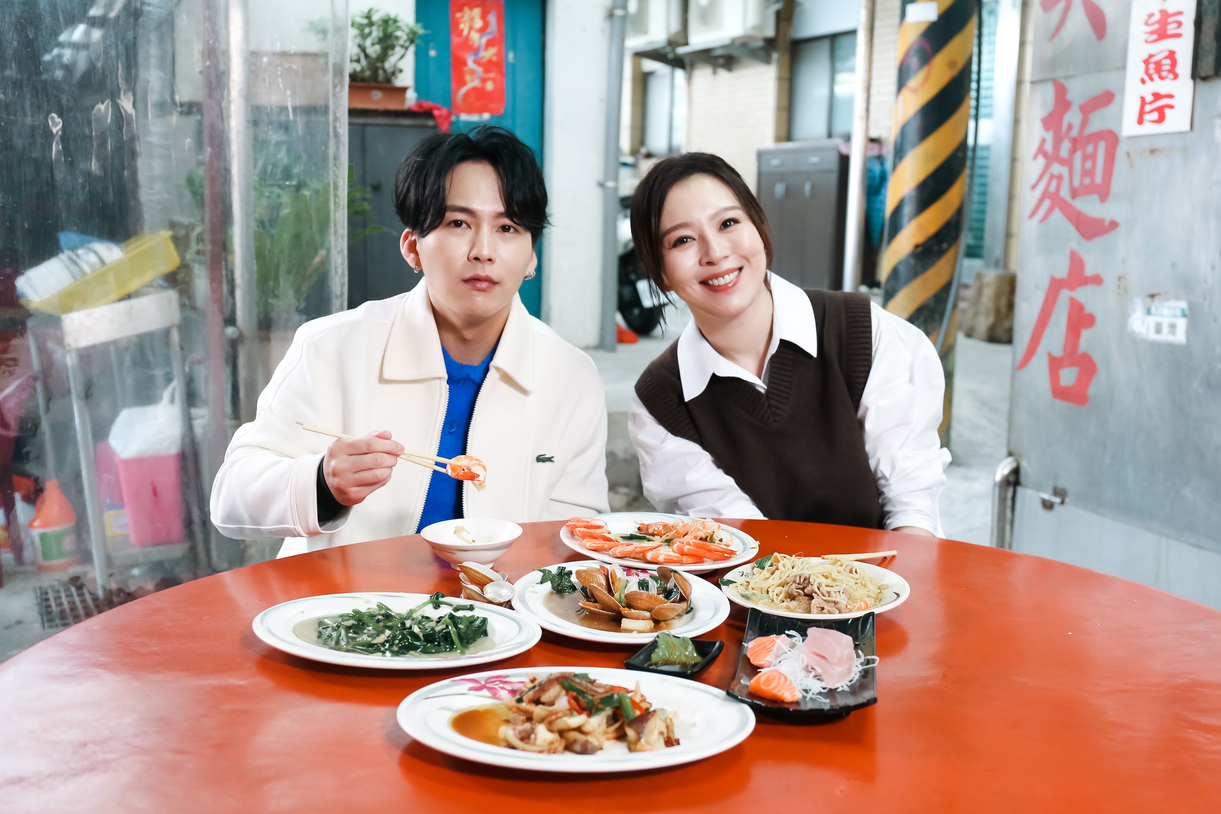 《誰來演戲》劉品言主動幫剝蝦　巫建和笑問怎麼不是用嘴剝