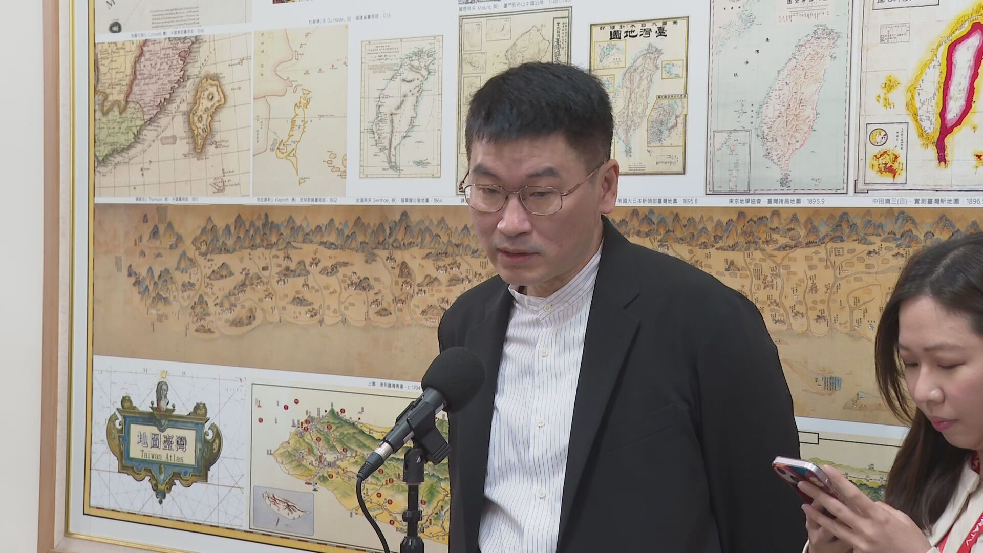 領中國定居證遭陸委會廢止台灣身分　台籍師控：中國比台灣民主