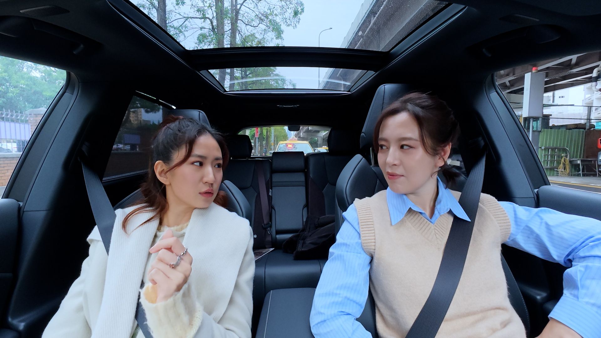 9m88(左)目前都是接演劇情戲，讓她好期待感情戲。