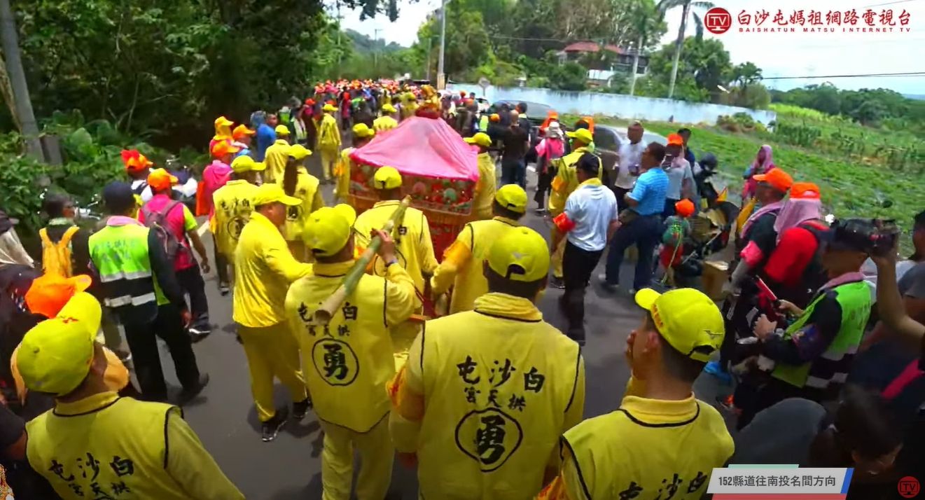 白沙屯媽祖200年來首度進南投　頭旗車猜錯、信眾嗨翻：終於等到