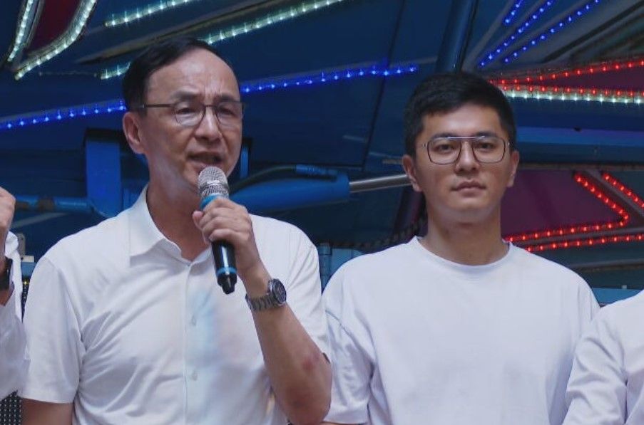 終於看到主席了！ 朱立倫罷吳宣講同框李孝亮　握手擁抱讚勇敢